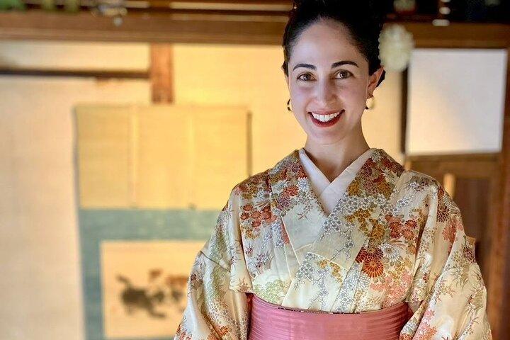 希少価値の高いアンティーク着物と茶道体験