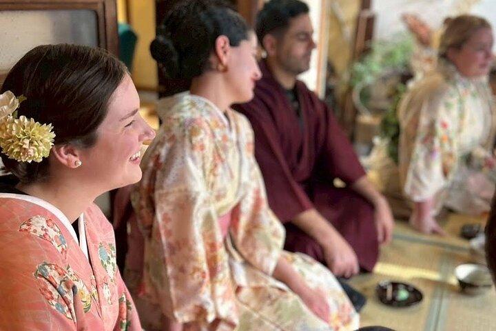 希少価値の高いアンティーク着物と茶道体験