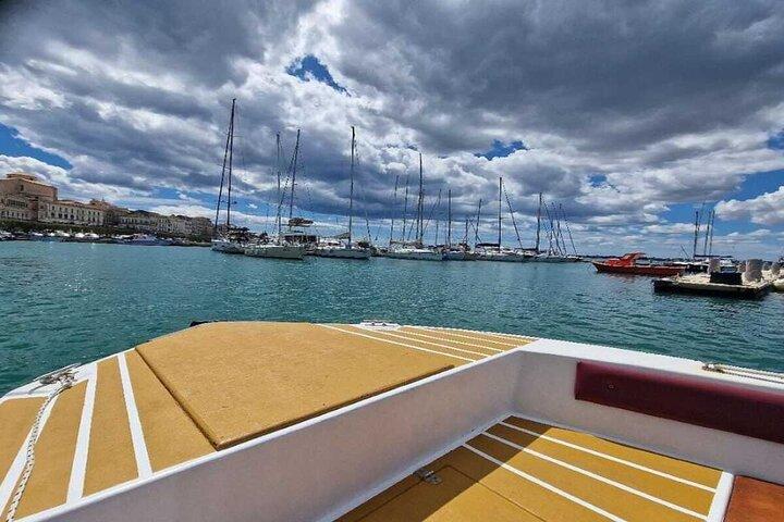 Excursion en bateau au départ de Syracuse, des grottes marines de l'île d'Ortigia et de Plemmirio