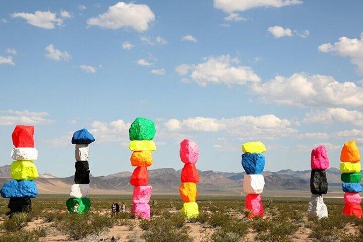 LA nach Las Vegas Shuttle mit Seven Magic Mountains Stop
