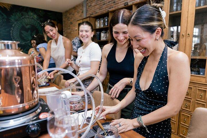 Machen Sie Ihre eigene Gin-Erfahrung und Saigon Baigur Distillery Tour