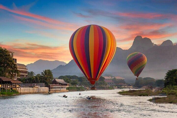 Vang Vieng Scenic varmluftsballongflygning