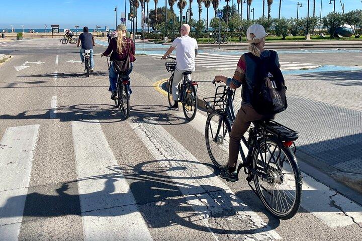 E-bike Tour: Praias e Cidade das Artes e das Ciências