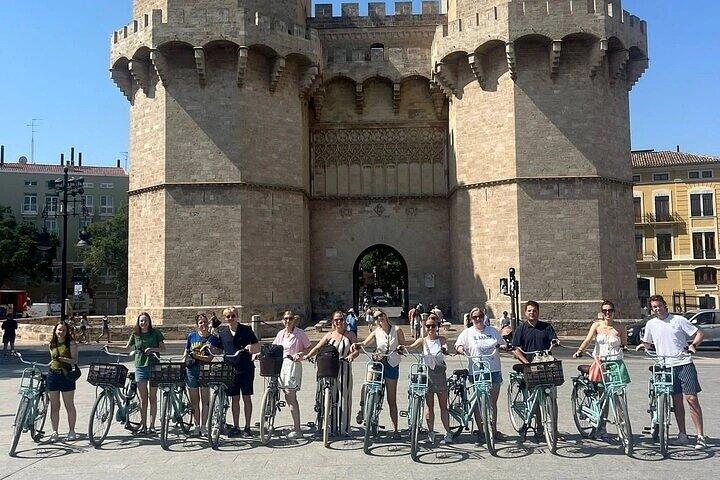 Valencia: tour in e-bike dal centro storico alla città delle arti