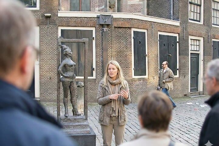 Amsterdam: Guided Red Light District and City Walking Tour