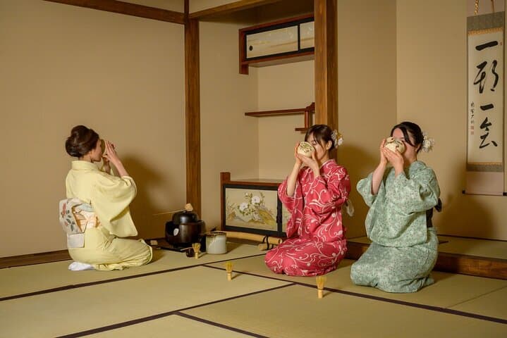 Shinjuku : Authentic Tea Ceremony with Matcha & Kimono
