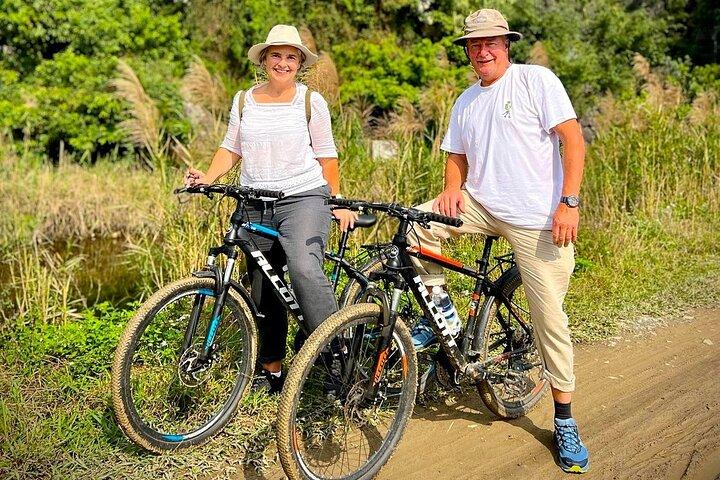 Hanoi: Excursão privada de luxo às cavernas de Hoa Lu, Tam Coc e Mua