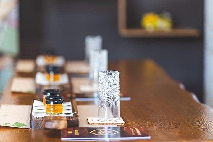 ファラサルナビーチ、蜂蜜テイスティングプライベートツアー(6名1組料金)