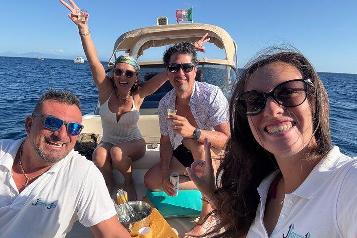 Small Group Luxury Boat Experience in Capri