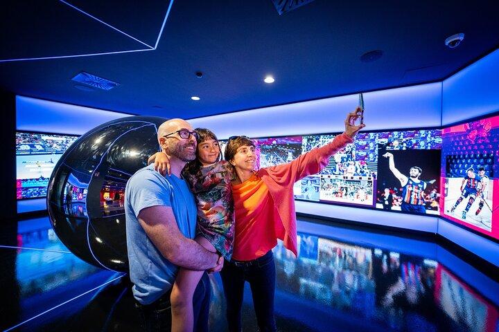 バルセロナ：FCバルセロナ博物館「バルサ没入型ツアー」チケット