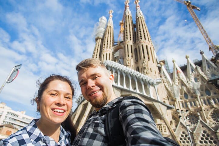 Sagrada Familia & Gaudi Tour Private or Small Group with Tickets