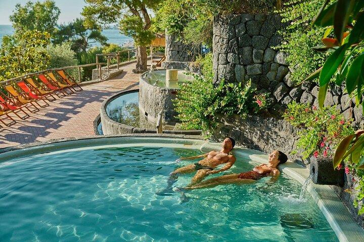 Ischia Giardini Poseidon Terme mit Transfer zum Hafen und Hotel