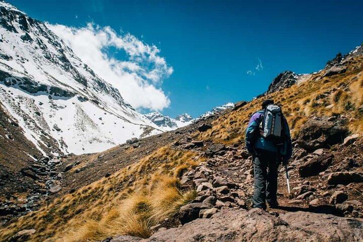 Marrakech : Atlas Mountains Talamrout Summit Day Trek 2700M （マラケシュ）