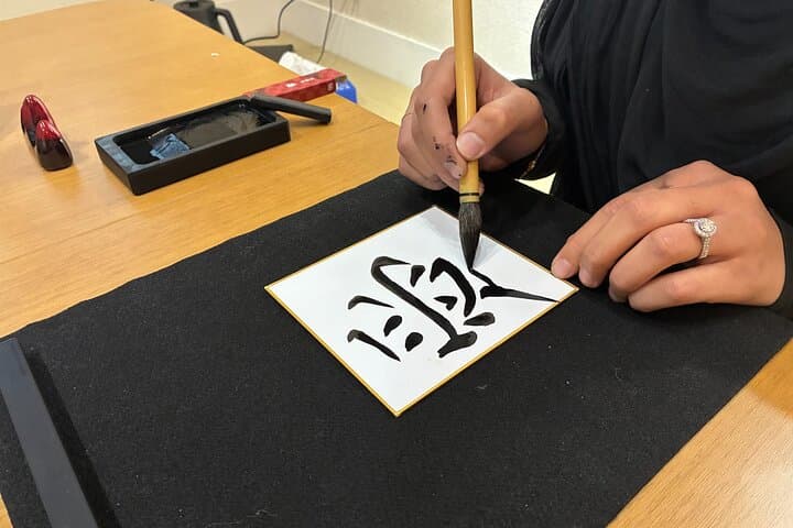 Tokyo: Private Calligraphy Class at Japanese Room in Shibuya