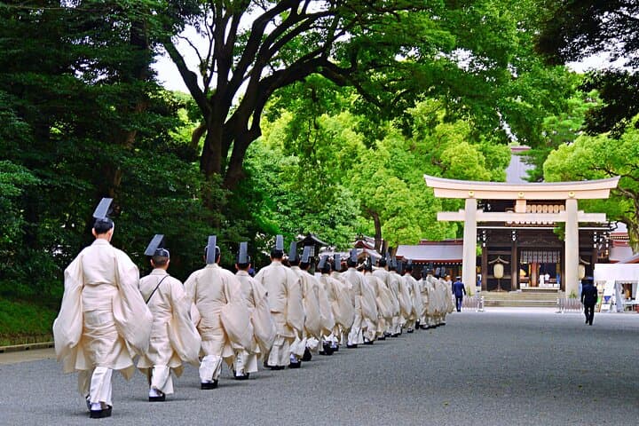 Private Old Tokyo Tour: Asakusa, Ueno with Local Guide