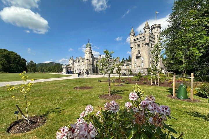 Tour privado a pie por Royal Cairns y tour por el castillo de Balmoral