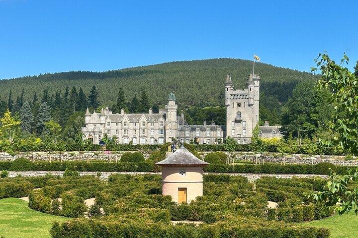 Tour privado a pie por Royal Cairns y tour por el castillo de Balmoral
