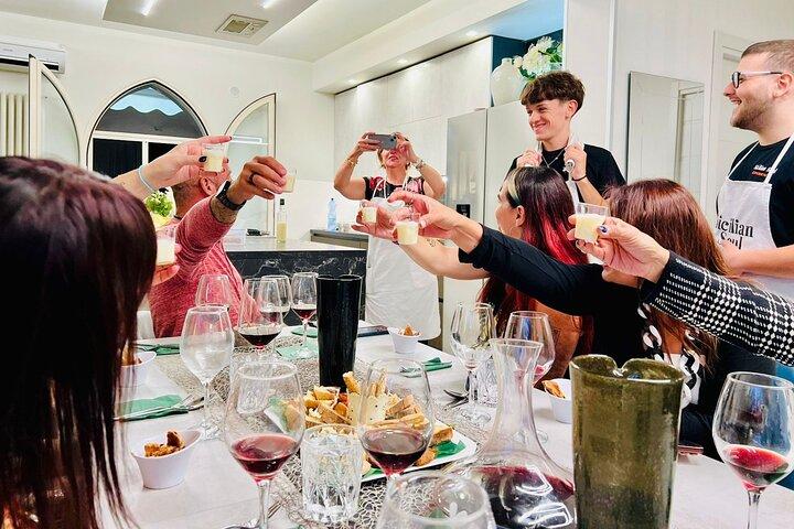 タオルミーナ：エトナワインと本格的なシチリアの家庭でのランチ