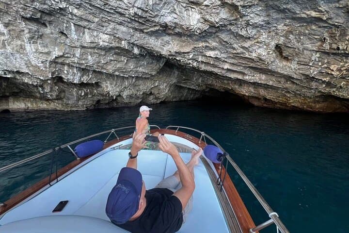 Capri Private all inclusive Boat Tour with City Exploration