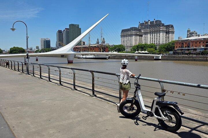 厳選されたブエノスアイレス電動自転車ツアー：宮殿、公園、そして隠れた名所を巡る