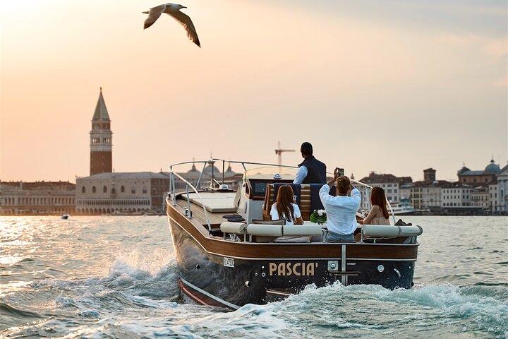 Tour en barco de lujo a Murano y Burano con guía local privado (6h)