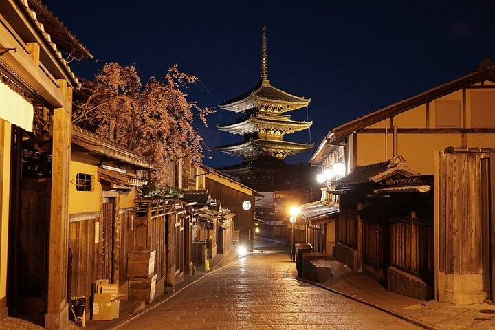 京都祇園ナイトウォーク＆芸者地区ガイドツアー