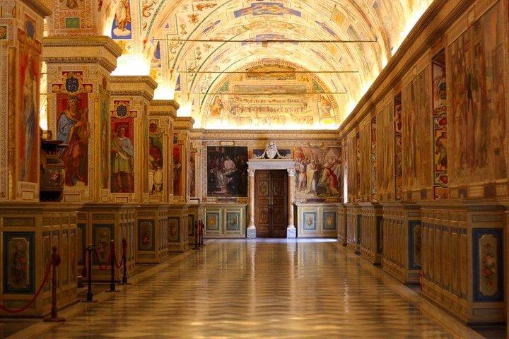 Private Vatican, Sistine Chapel & St Peters Basilica Guided Tour