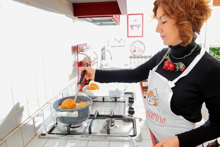 Cesarine: Markedstur og spisning hjemme hos en lokal i Messina