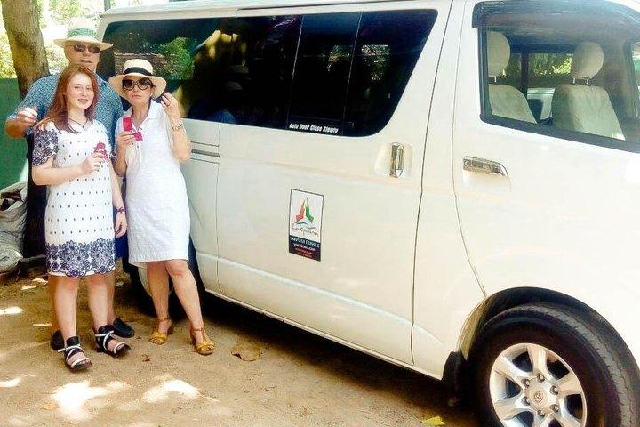 Traslado privado desde el Aeropuerto Colombo (CMB) a Trincomalee City