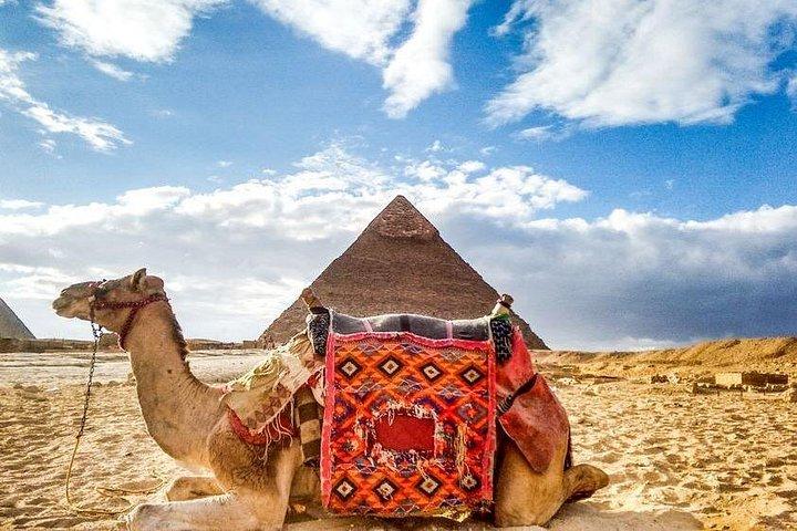 ギザのピラミッドとエジプト博物館の日帰り旅行、ナイル川でのフルカボートライド
