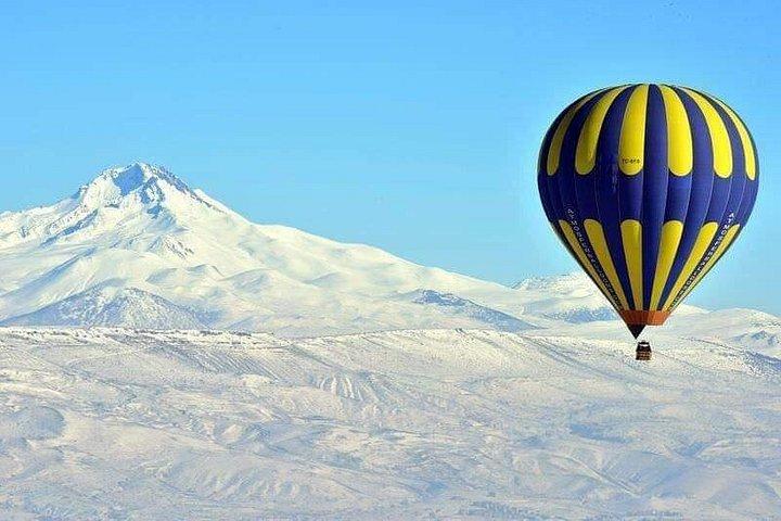 カッパドキア熱気球体験 (送迎付き)