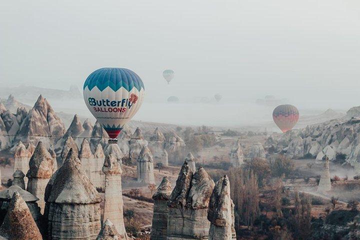 Giro in mongolfiera in Cappadocia con trasferimenti