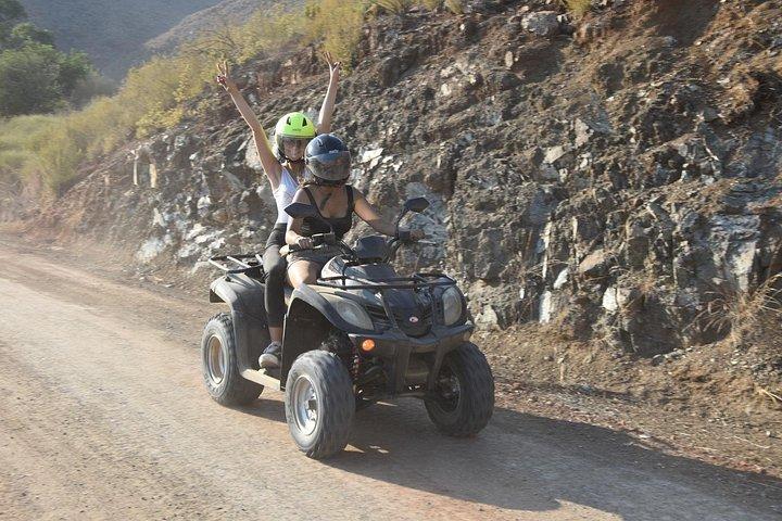 マラガ、ミハスの四輪駆動車/ATV での 3 時間のガイド付きアドベンチャー