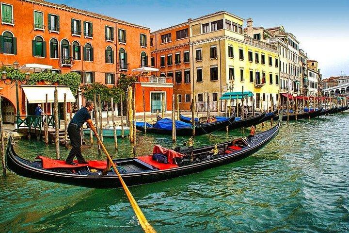 Morning City Walking and Gondola Ride Tour in Venice + Ebook