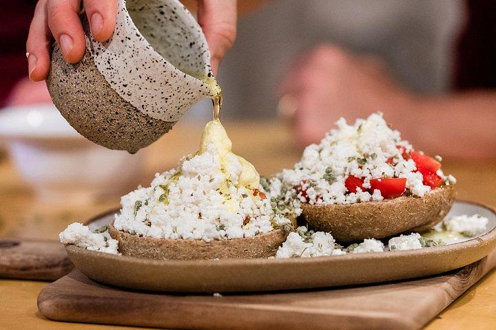 アテネの料理教室とギリシャの美しい庭園でのランチ