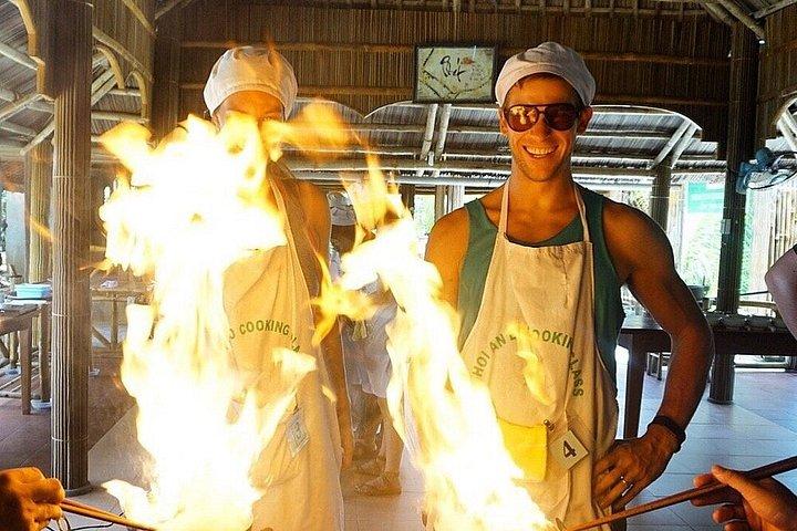 地元の家庭でハノイフォーとベイマウ料理教室