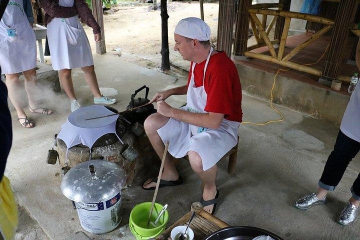 地元の家庭でハノイフォーとベイマウ料理教室