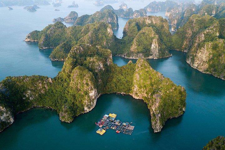 ハノイ発高速道路を利用したハロン湾の眺めの良いスカイ水上飛行機ツアー