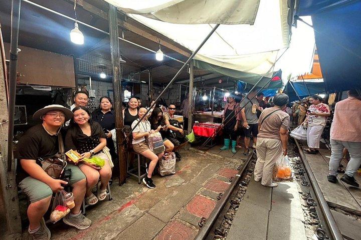 マエロン鉄道市場＆ダムノエン・サドゥアク市場パドルボートツアー