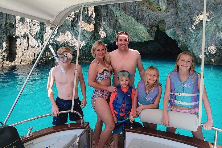 Capri Private Tour by Gozzo Boat with Drinks from Amalfi