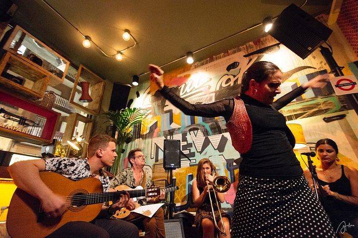 エル・ボルンの本格的なフラメンコナイトと地元の美食