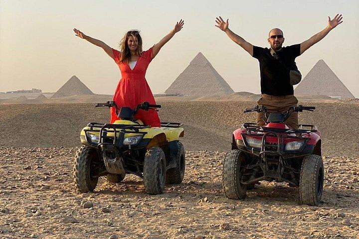 ギザピラミッドプライベートツアーATV、ラクダ乗り、ランチ、ディナークルーズ