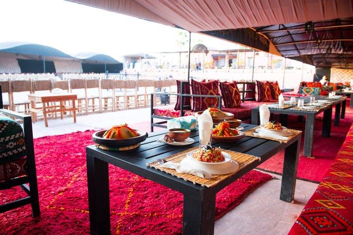 Marrakech: Fyrhjuling, kamelridning och show i Agafayöknen