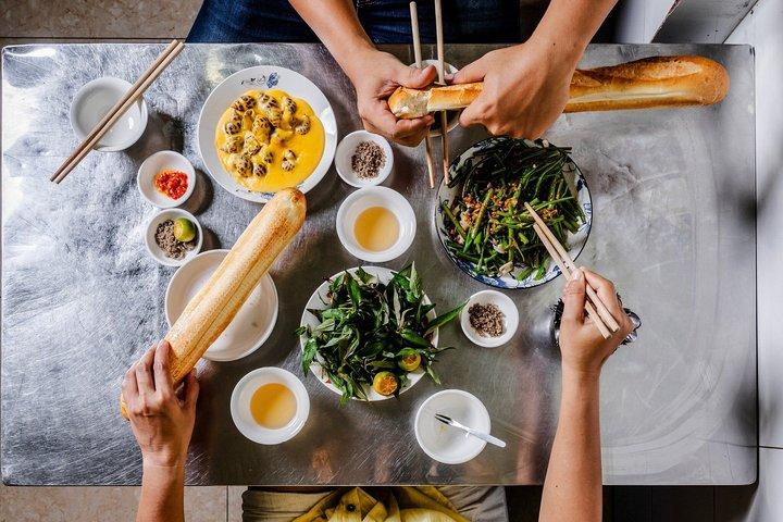 Hungrige HCMC Food Tour mit 15 + Verkostungen