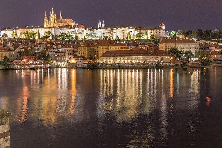 Prag nach Budapest Privater Transfer mit 2 Stunden Sightseeing