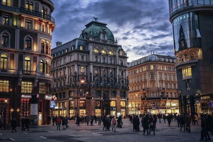Prague to Budapest Private Transfer with 2 hours of Sightseeing