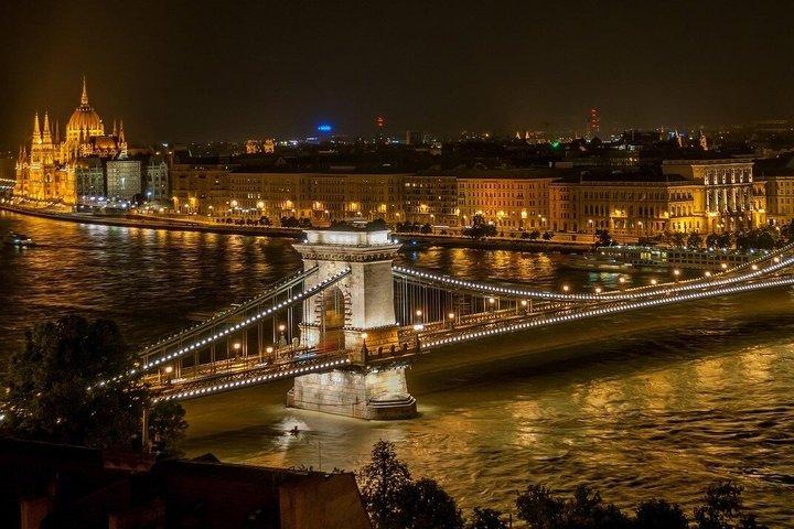 Prague to Budapest Private Transfer with 2 hours of Sightseeing