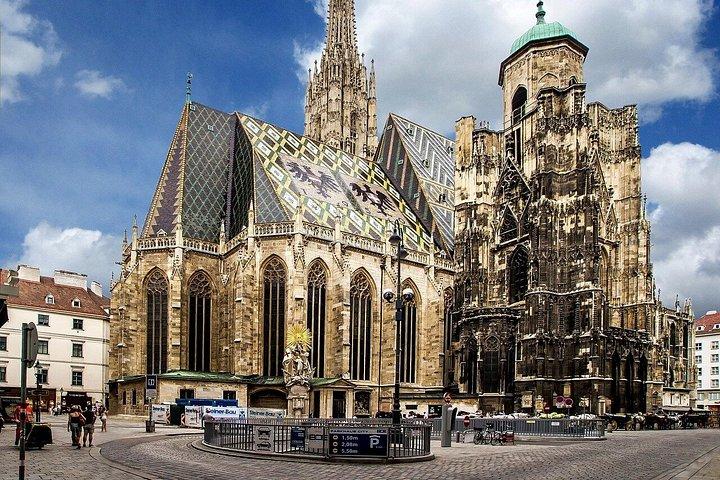 Prag nach Budapest Privater Transfer mit 2 Stunden Sightseeing