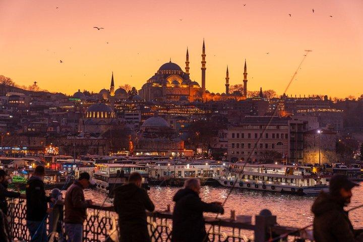 イスタンブールの歴史を旅する