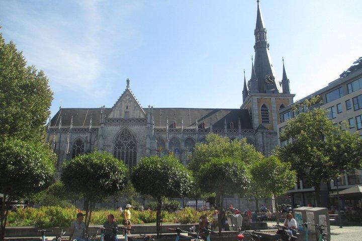 Liege Self Guided Walking Tour and Scavenger Hunt